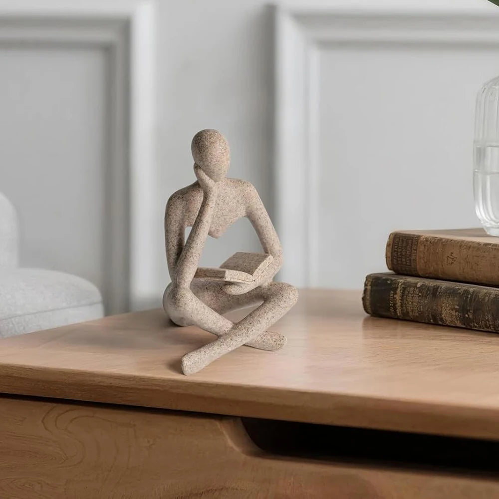 Moderne Dekofigur „Lesender Mensch“ – Beige